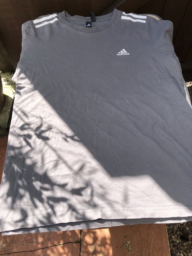 Mens used adidas t shirt size Large
