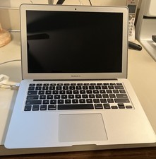 Apple Macbook Air 2017 - 1.8GHz Intel Core i5 - 13-inch, 8GB RAM, 128GB SSD