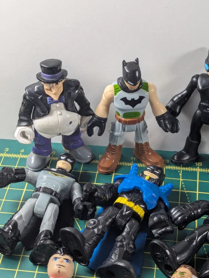 Imaginext / DC Super Heroes & Villains action figures bundle - Image 2 of 4