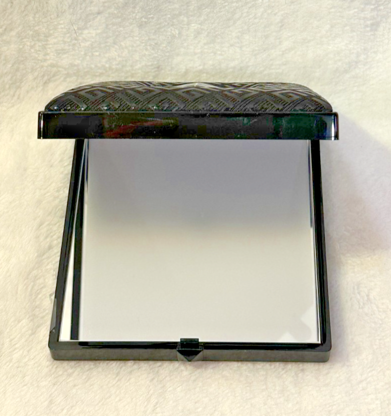 GIVENCHY ミラー GIVENCHY ~ Black Compact Magnifying Dual-Sided Purse GWP Mirror