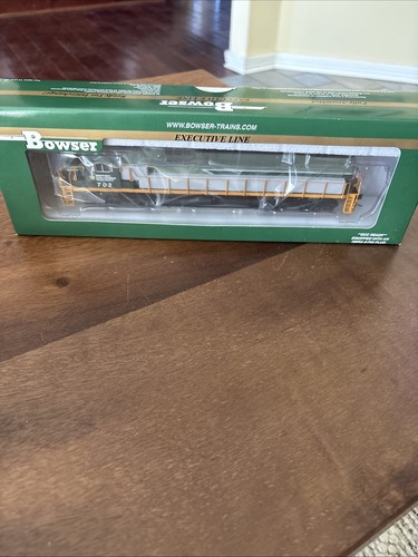 Locomotora ferroviaria Bowser Executive 23741 HO Columbia Británica MLW C630M #702 | Zustand: New