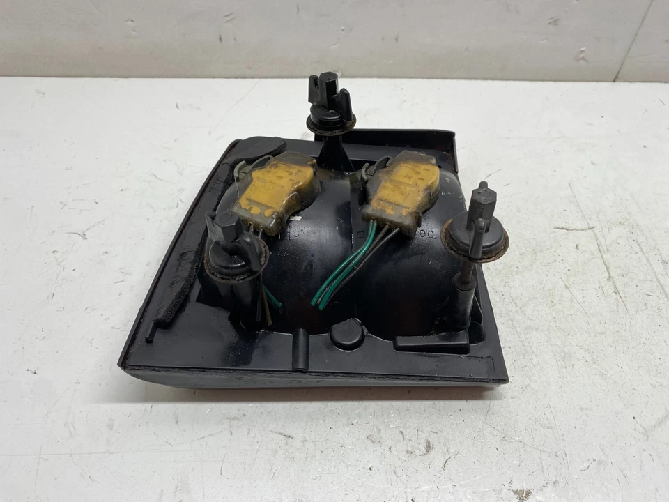 1982-1989 OLDSMOBILE FIRENZA RIGHT PASSENGER SIDE TAILLIGHT - OEM 166-01278R - Image 4 of 4