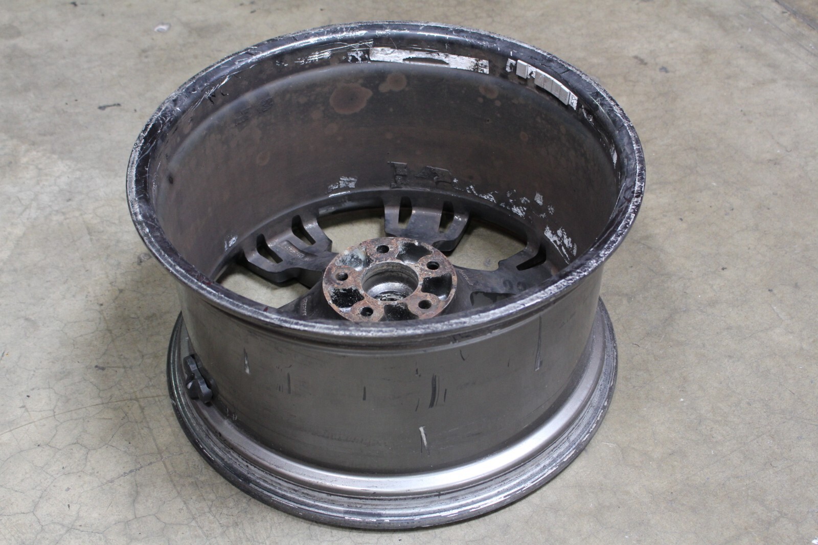 Maserati GranCabrio, Front Trident Wheel, Bad Paint, 10.5x20, Used