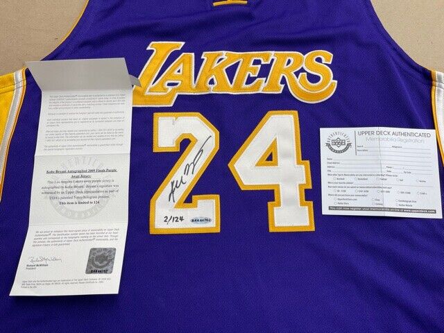 Kobe Bryant Signed Authentic 2009 Finals #24 Los Angeles Lakers