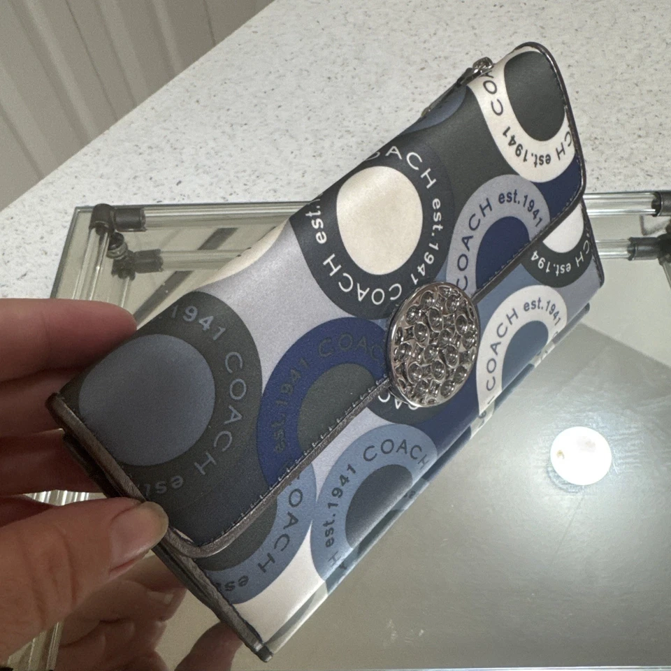 Womens Coach Bi-fold Wallet with card storage and compartments - Image 2 of 4