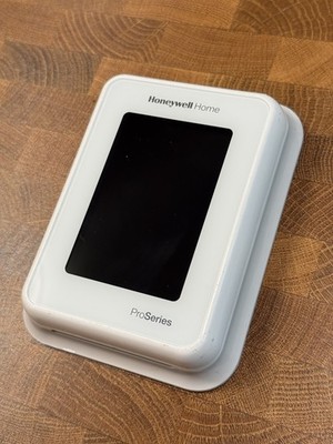 Honeywell Home ProSeries T10+ THX321WF2001W Smart Thermostat w/ RedLink