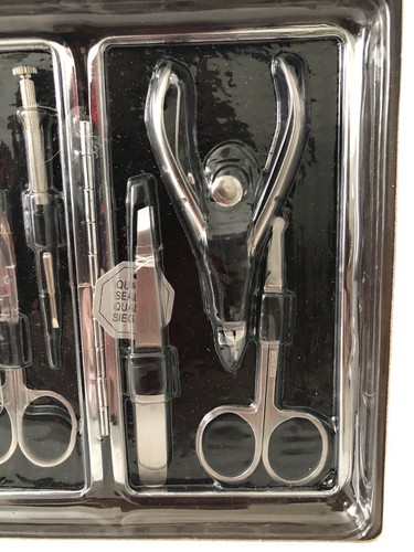 7-PIECE PIECE MANICURE KIT NEW IN BOX. - Picture 5 of 11