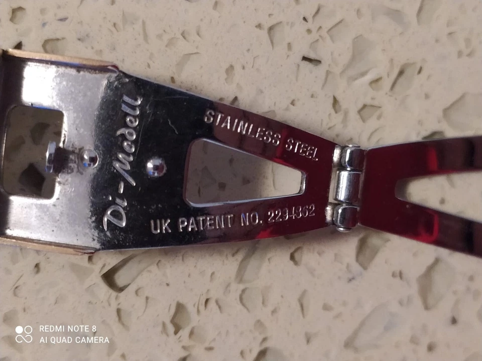 Hebilla Original Di-Modelo Ref Patente UK 2294862 Chapada en Oro 18mm Usada Foto 4 de 4