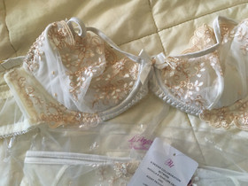 Agent Provocateur RARE set 36B brief size L and matching garter size L NWT