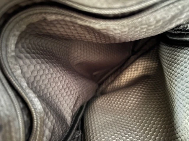 Bolso contemporáneo TUMI - Alpha Bravo Oceana N/S Deluxe Messenger (Modelo 22372DH) Foto 3 de 4