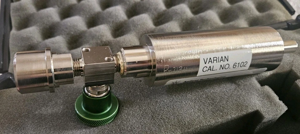 Agilent Technologies F8473301 Helio Calibrado Fuga Velocidad 1.4E-07 con Estuche de Transporte Foto 2 de 3