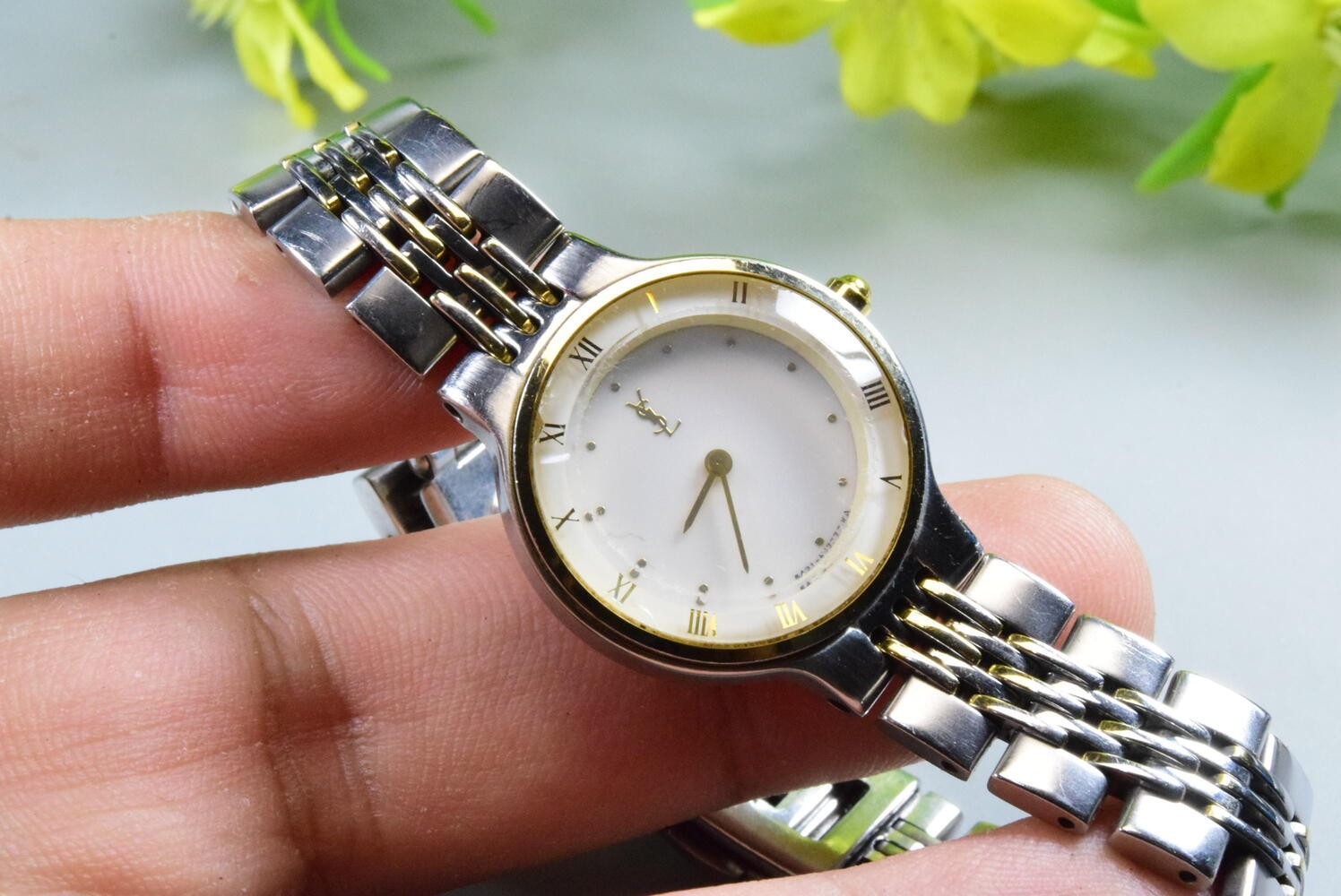 White Watch Dial JDM Saint Lady Vintage Yves Swiss Quartz Japan Laurent YSL Made - vintagewatches.pk