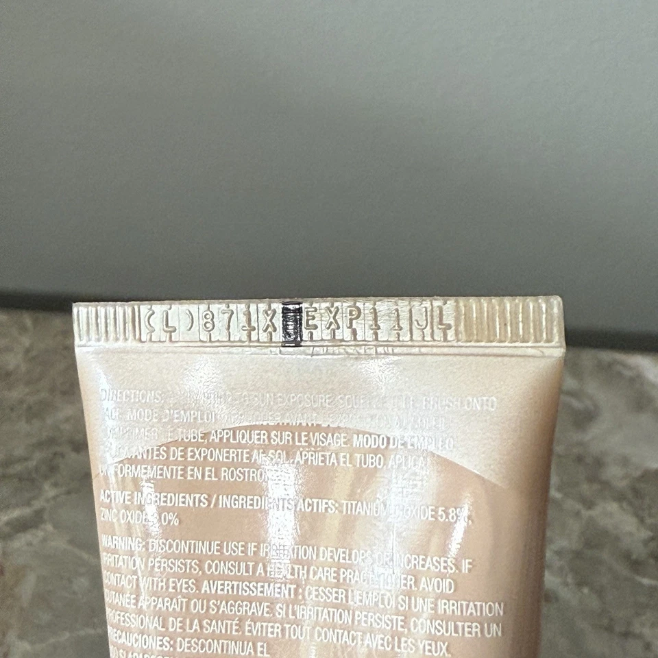 Revlon Age Defying Spa Foundation SPF 18 001 Fair Clair Sealed 1 Oz New - Image 4 of 4