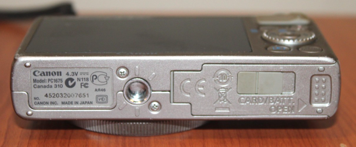 Canon PowerShot S100 12.1MP Digital Camera - Silver FOR PARTS AND