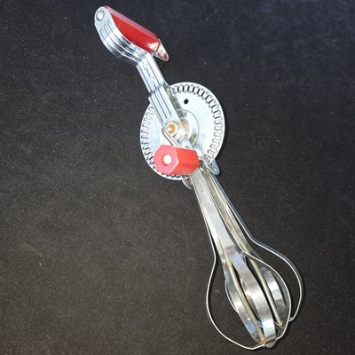 VINTAGE Ecko Hi-Speed Hand Beater Rotary Mixer Red Bakelite Handles USA works