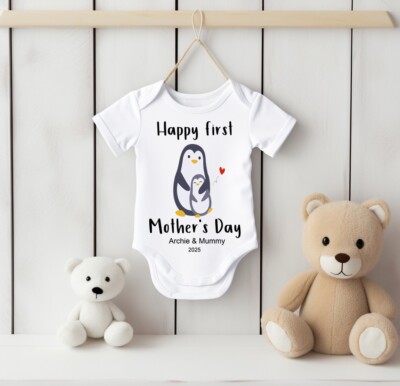 Happy First Muttertag personalisierter Baby Body süß Pinguin Baby Geschenk 37a