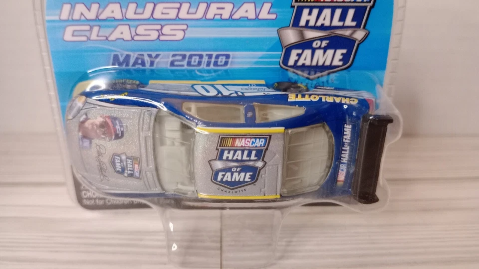 NASCAR Winner's Circle 2010 clase inaugural Dale Earnhardt 1/64 Salón de la Fama #10 Foto 2 de 4