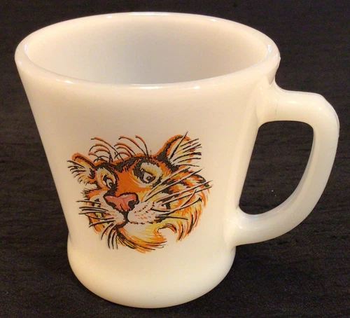 VINTAGE Exxon Anchor Hocking LION Fire King WARE Made in U.S.A. Milk Glass Mug