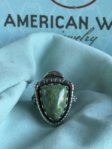 EN VENTA NUEVO EN CAJA ANILLO PUNTA DE FLECHA TURQUESA VERDE AMERICANO POLLACK AMERICAN WEST RELIOS TALLA 7 - Imagen 5 de 6