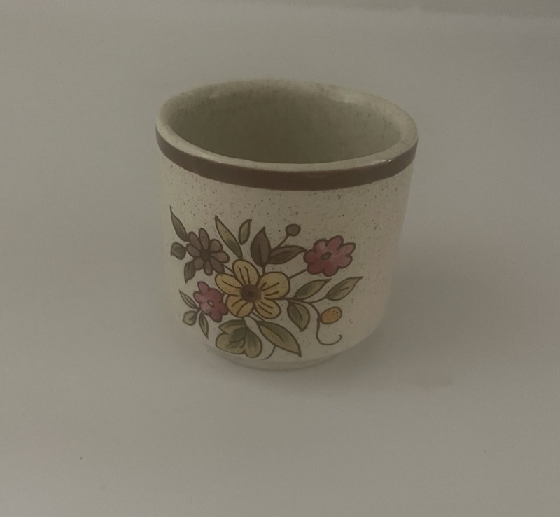 Royal Doulton - Gaiety - L.S.1014 - Egg Cup - 104805G