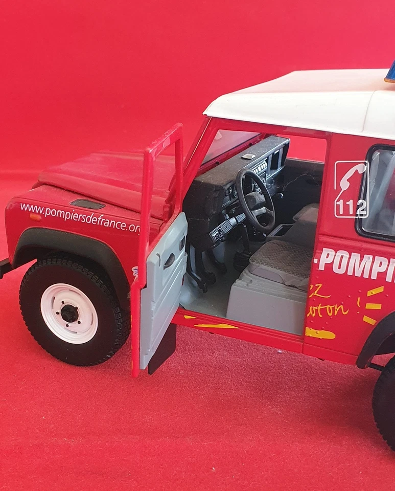-DEFENDER 90 - 1/18 - SAPEURS POMPIERS - Universal Hobbies - - Photo 2/4