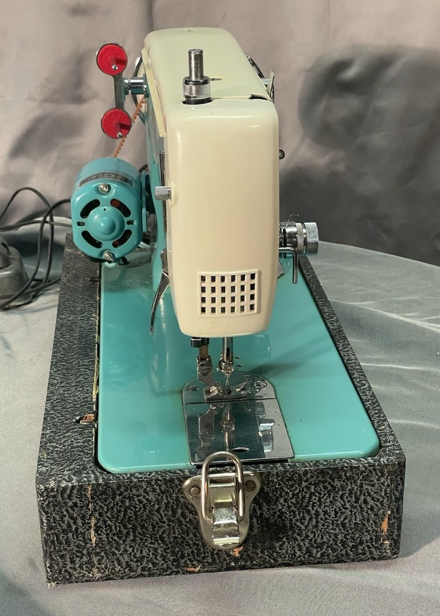Vintage Hilton Deluxe Precision Zig Zag Sewing Machine Model 300