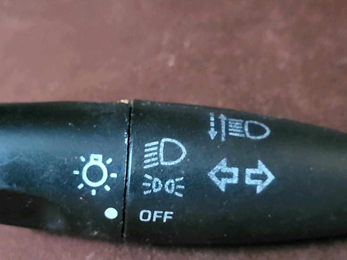 ペ*シ様 NISSAN A SW TURN SIGNA 25540-A0101 NISSAN Turn Signal