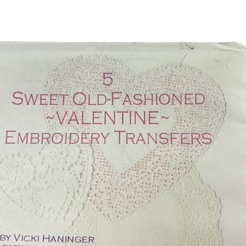 PatternBee Embroidery Transfers Vintage 5 Sweet Old-Fashioned Valentine Cat - Picture 3 of 5