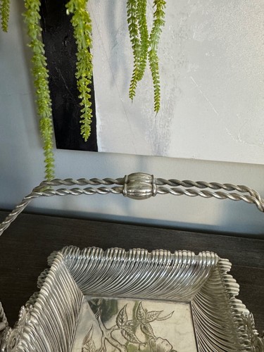 Antique Rare Middletown Footed Quadruple plated Silver Silverplated Basket Tray - Picture 3 of 12