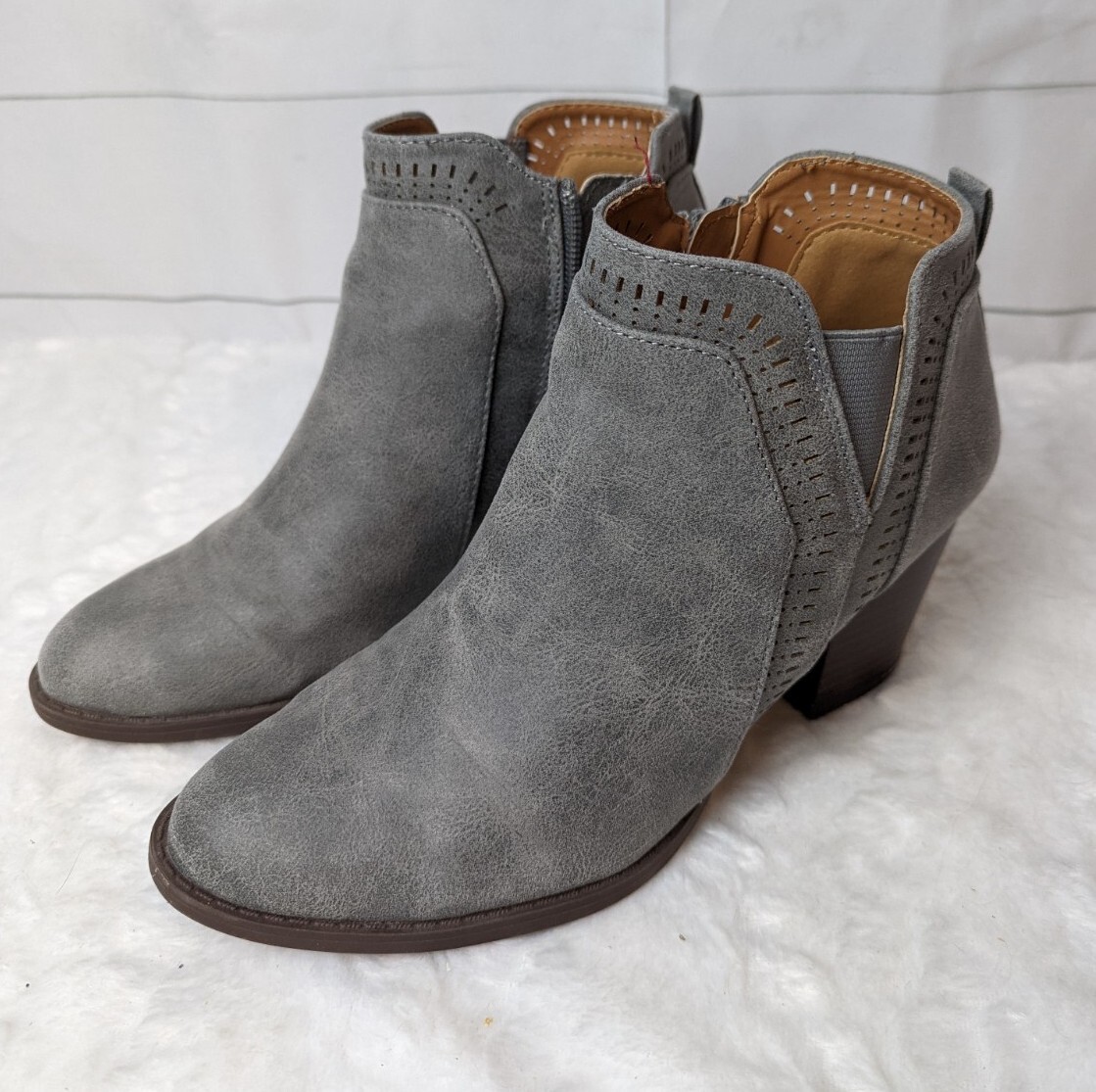 Qupid Womens Grey Heel Booties Size 7.5 