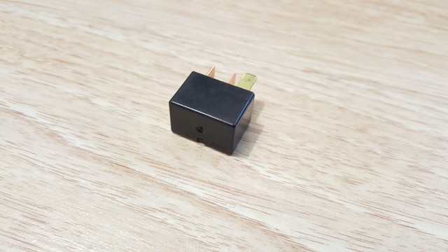 Mitsubishi mr588567 реле