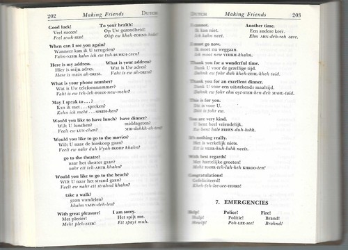 Vintage, 1972 BERLITZ WORLD-WIDE PHRASE BOOK, 16 Different Languages, 398 Pages - Picture 15 of 21