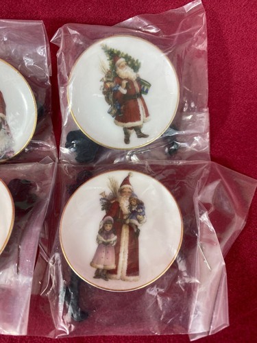 7 Bone China Miniatur Weihnachten Feiertag Teller mit Ständer Neu in Tüten - Bild 15 von 22