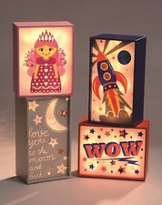 Illuminations LED Holz Bilderbox 2 Stunden Timer Nachtlicht 2 x AA Batterien