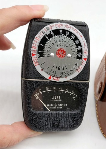 ThriftCHI ~ GE Light Exposure Meter Type DW-68 Diamond Leather Case - Picture 2 of 6