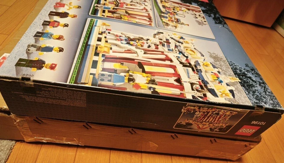 LEGO Creator Expert Fairground Collection Grand Carousel 10196 In 2009 New - Image 4 of 4