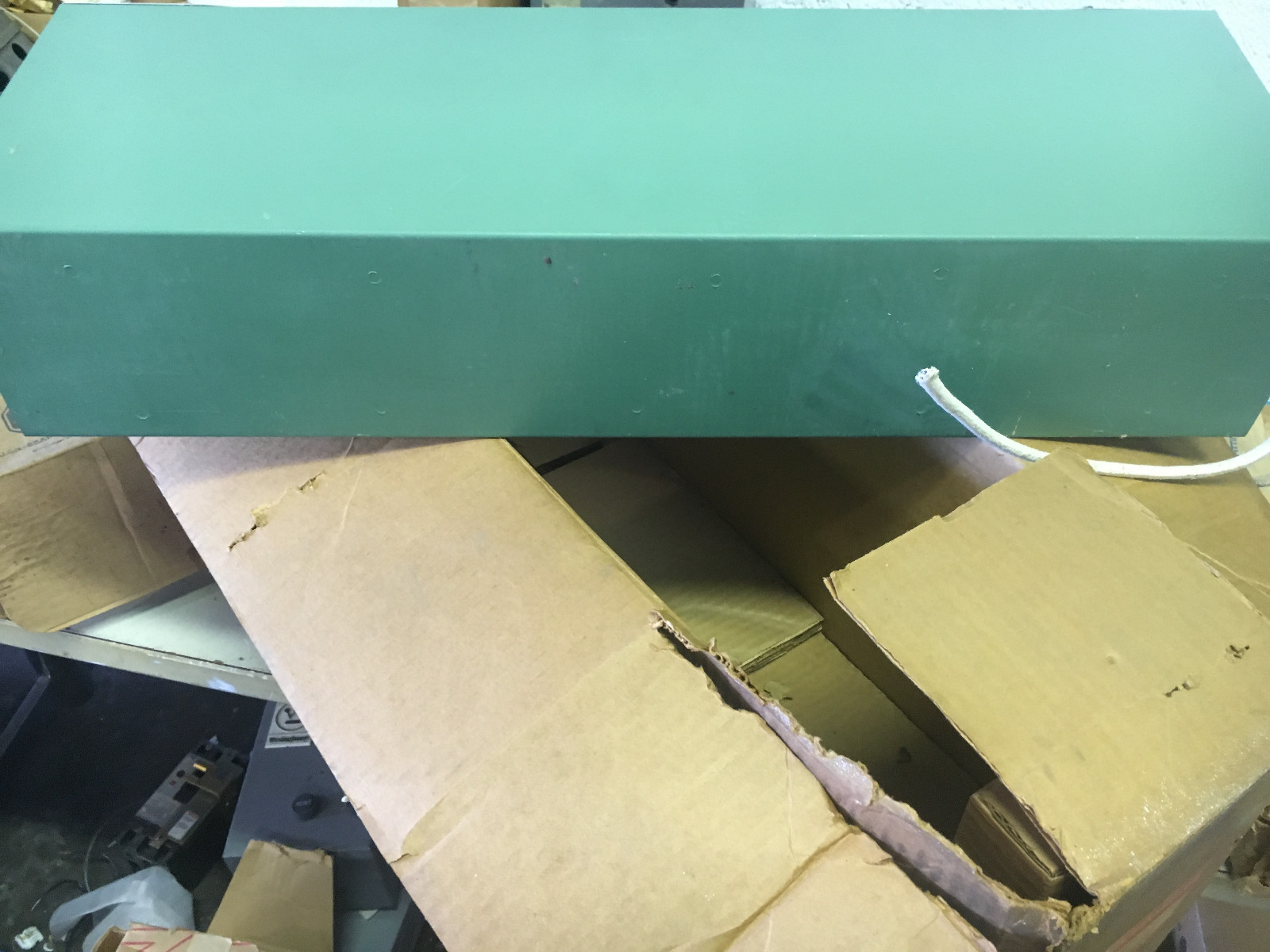 CHROMALOX SKM-6 NEW OLD STOCK 240V 630 WATT HEATER SEE PICTURES SHELF C6