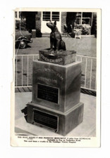 Australia Postcard,  DOG on TUCKERBOX  GUNDAGAI NSW