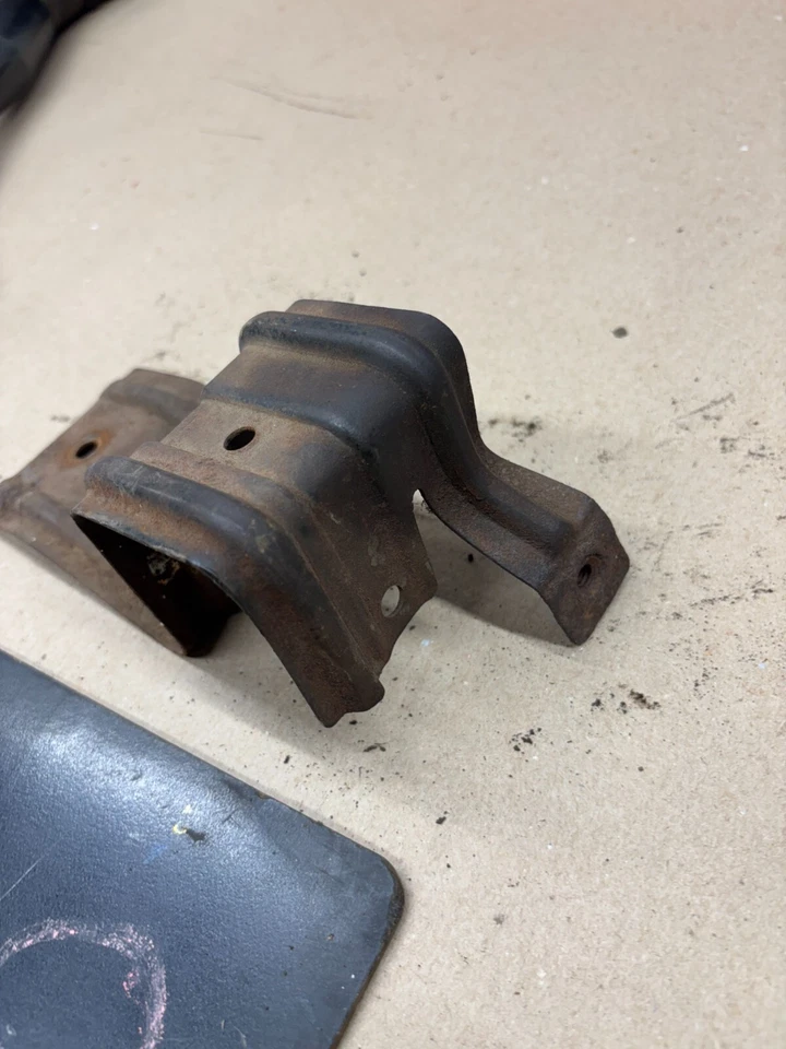 1964 1965 Buick Skylark Gs Cutlass GTO 442 OE montaje del radiador cubierta superior sujeción Foto 2 de 4