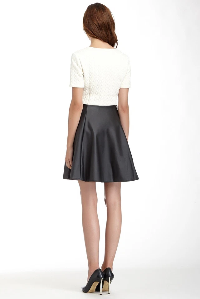 Nuevo Vestido Romeo & Juliet Couture Acolchado Imitación Cuero Borde Acampanado Dobladillo $175 Foto 2 de 4