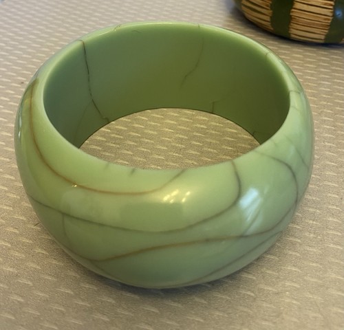 Lotto 4 Braccialetti Vintage Estate Plastica Lucite Grossa Iris Mela-Estetica - Foto 12 di 21