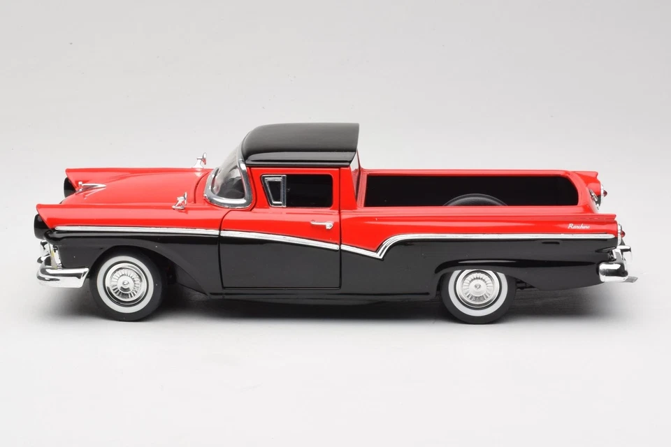 92208 Ford Ranchero Black & Red Road Signature 1:18 - Immagine 4 di 4