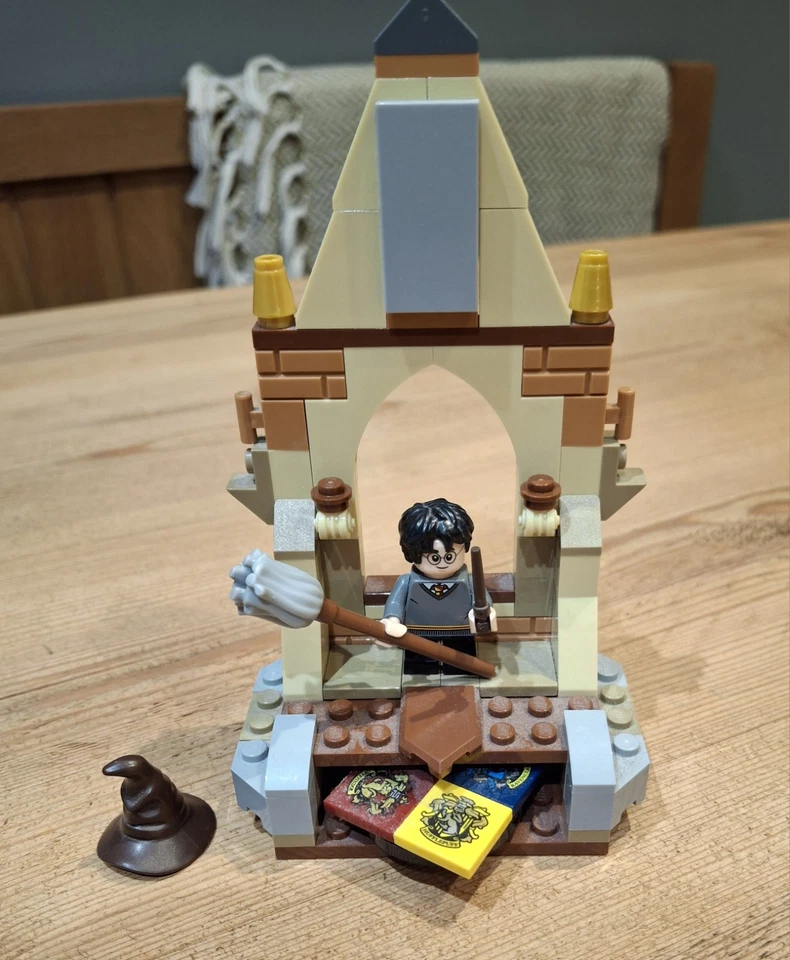 LEGO Harry Potter 4701 Sorting Hat, photo 1 of 3
