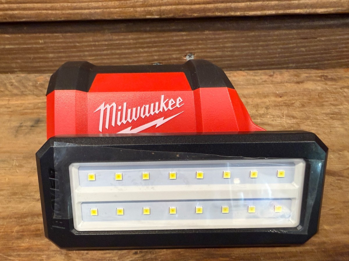 Milwaukee M12 ROVER Service Repair Flood Light USB Charging 2367