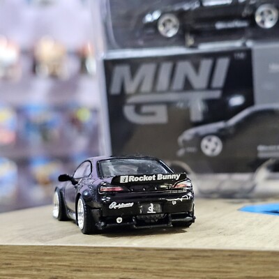 MINI GT NISSAN SILVIA (S15) 2台セット MINI GT NISSAN SILVIA S15 ROCKET BUNNY PANDEM BLACK PEARL