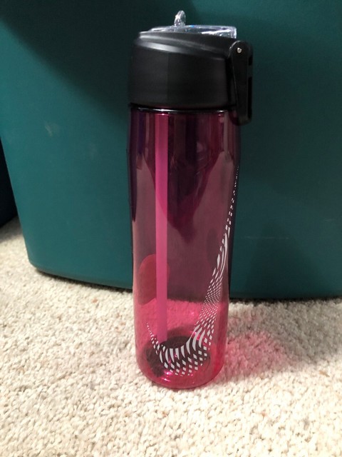 New Nike T1 Flow Swoosh Water Bottle 16 Oz Pink School Gym Workout Plastic New Nike T1 Flow Swoosh Water Bottle 16 Oz Pink School Gym Workout Plastic