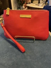 NWOT Adrienne Vittadini Phone Charging Wallet Wristlet Red.   P 6