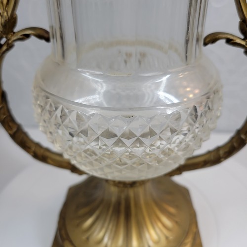 Vintage Crystal Urn Vase 12"x6" Bronze Brass Clear Cut Glass Vines Metal Base - Imagen 11 de 23