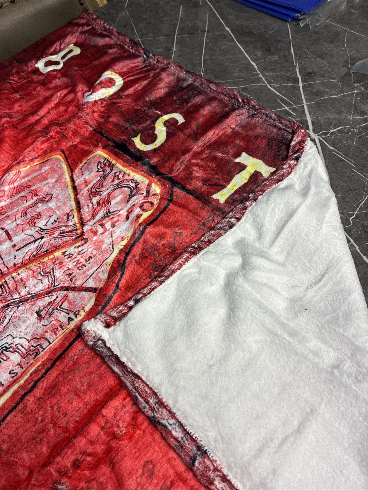 Boston Red Sox 40” x 50” Fleece Throw Blanket New