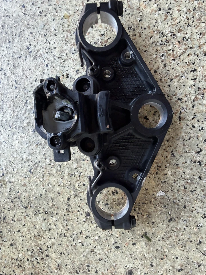 KAWASAKI 08-12 NINJA 250R 13-17 300 HORQUILLAS OEM ABRAZADERA DE ÁRBOL TRIPLE SUPERIOR Foto 3 de 3